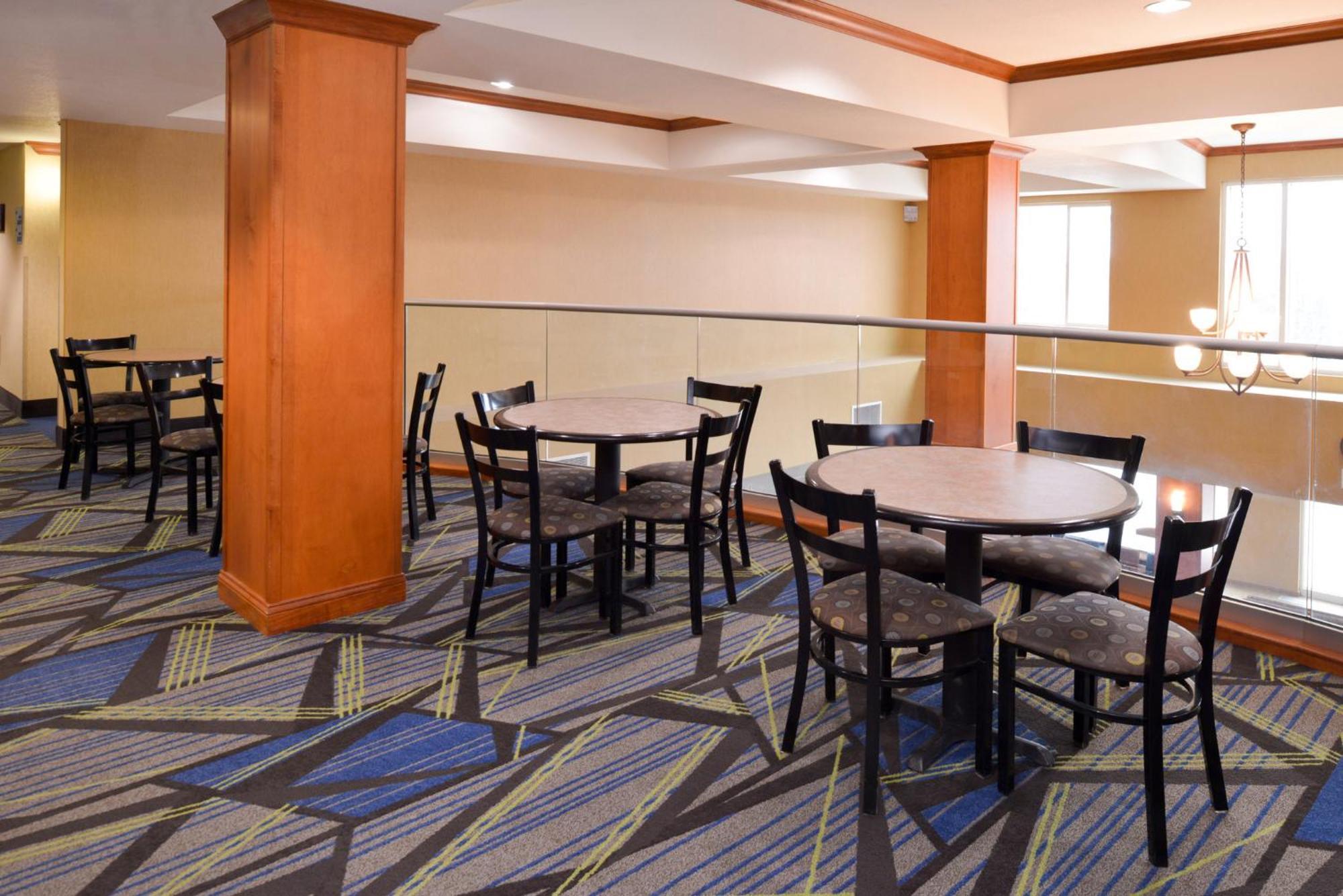 Holiday Inn Express & Suites Nampa - Idaho Center By Ihg Exterior foto